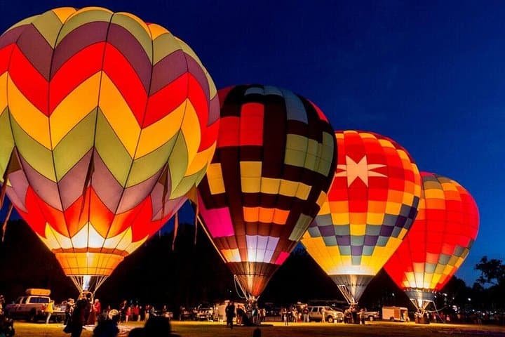 Dubai Hot Air Balloon Sunrise Flight: Desert Balloon Ride, Bedouin Breakfast & Falconry photo 4