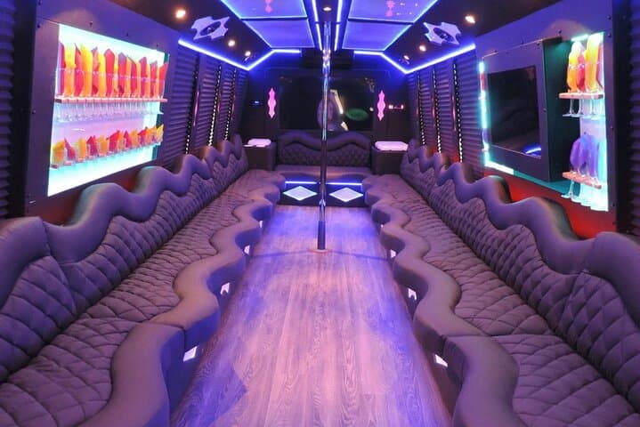 Las Vegas VIP Club Crawl: Skip Lines, Drinks & Party Bus Experience photo 4
