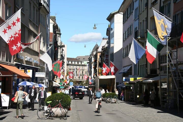 Zurich Highlights Private Walking Tour: Local-Guided City Sightseeing photo 3