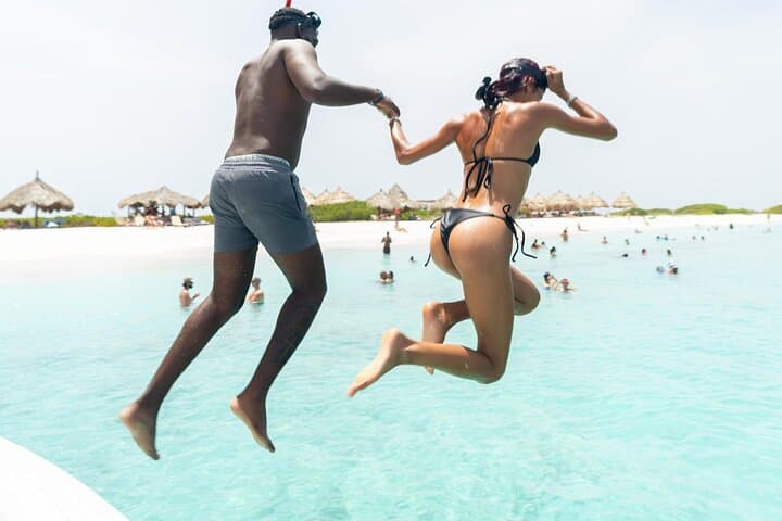 Private 38ft Yacht to Klein Curaçao: Turtle Snorkel & Beach BBQ photo 6