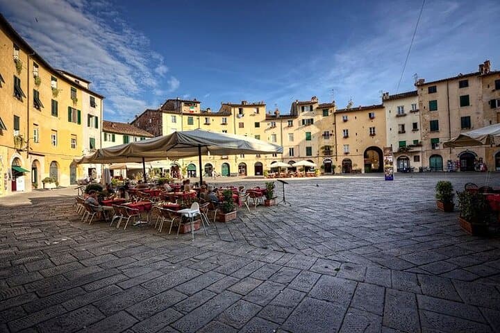 Lucca Audio-Guided Walking Tour — Historic Center, Walls & Piazza dell'Anfiteatro photo 3