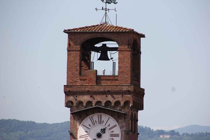 Lucca Audio-Guided Walking Tour — Historic Center, Walls & Piazza dell'Anfiteatro photo 4
