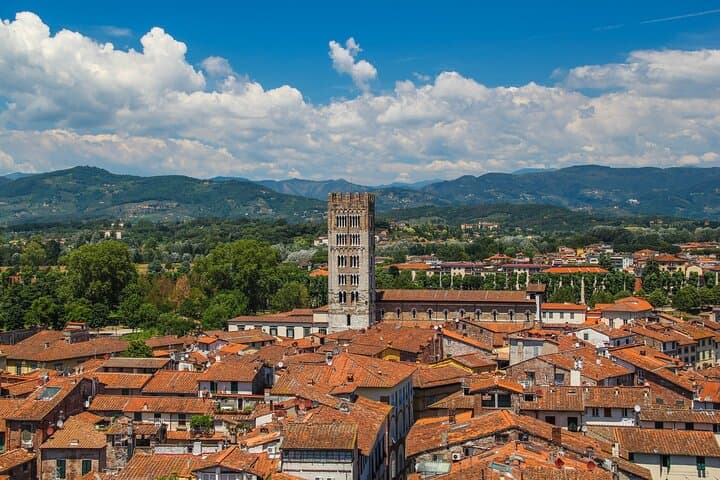 Lucca Audio-Guided Walking Tour — Historic Center, Walls & Piazza dell'Anfiteatro photo 5