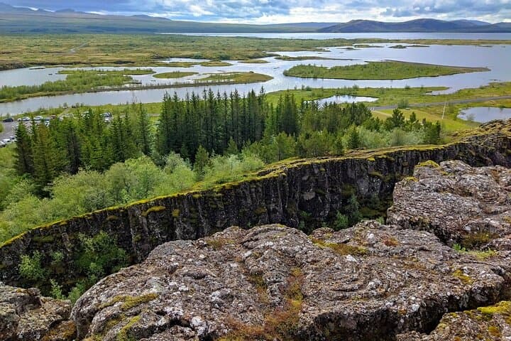 Golden Circle to Northern Lights: Reykjavik Day-to-Night Combo Tour photo 5