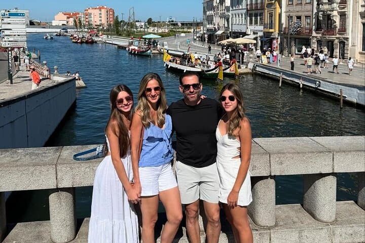 Lisbon-to-Porto Private Transfer with Two Sightseeing Stops photo 2