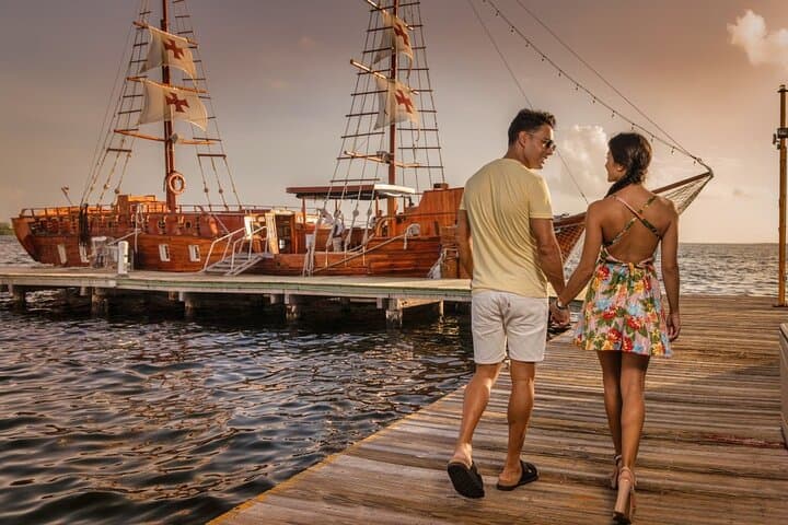 Cancun Romantic Sunset Dinner Cruise on the Spanish Galeon
