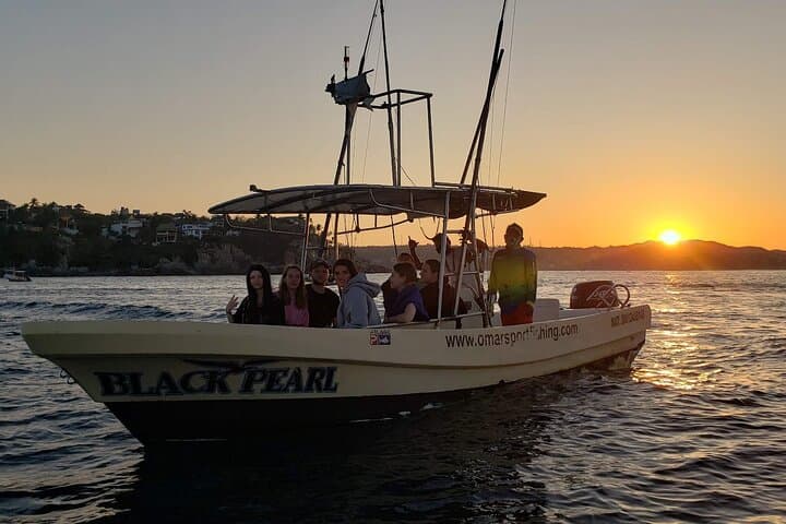 Private Family Dolphin and Whale Tour — Puerto Escondido Coastal Wildlife Cruise