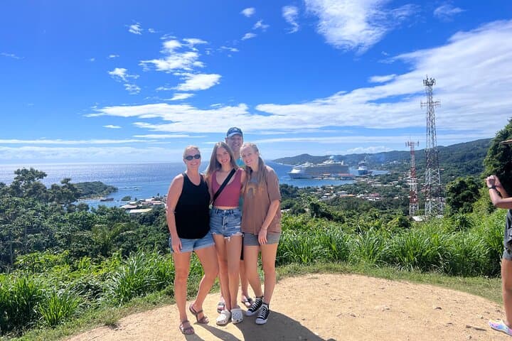Roatan Private Island Snorkel & Beach Day — Snorkeling the Second-Largest Barrier Reef photo 3