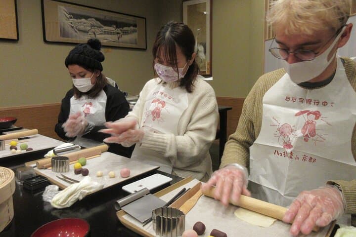 Arashiyama Highlights & Yuzen Workshop — Bamboo Grove, Tenryuji & Wagashi Making