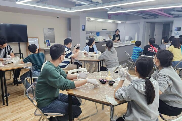 Vegan Korean Rice Cake Cooking Class in Seoul – Family-Friendly Tteok Workshop photo 6