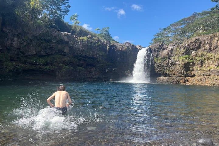 Waiale Waterfalls Hike & Swim with Native Hawaiian Guide — Hilo Waterfall Adventure photo 3