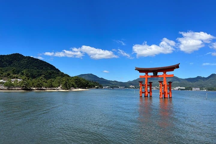 Private Miyajima Island Tour: Guided Day Trip to Itsukushima, Mt. Misen & Local Flavors