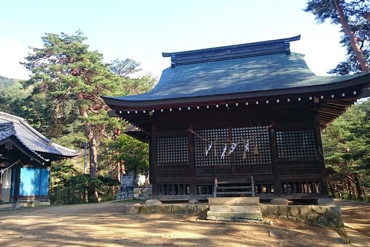 Run Through History: Matsumoto 15K Guided City and Trail Run