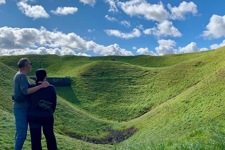Half-Day Auckland Volcano Tour: Mt Eden, One Tree Hill, Mt Wellington & Mangere photo 1