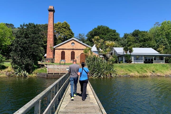 Devonport Volcanoes Afternoon Tour: Walk North Head, Lake Pupuke & Takapuna’s Lava Coast photo 3