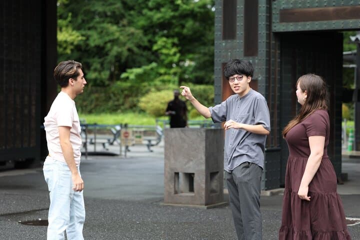 Tokyo Imperial Palace Private Historic Walking Tour — 90-Minute Guided Walk photo 3