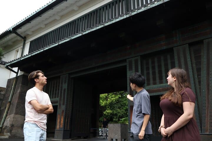 Tokyo Imperial Palace Private Historic Walking Tour — 90-Minute Guided Walk photo 4