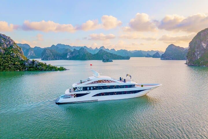 Luxury Ha Long Bay Day Cruise from Hanoi on 5-Star Leona Cruise photo 1