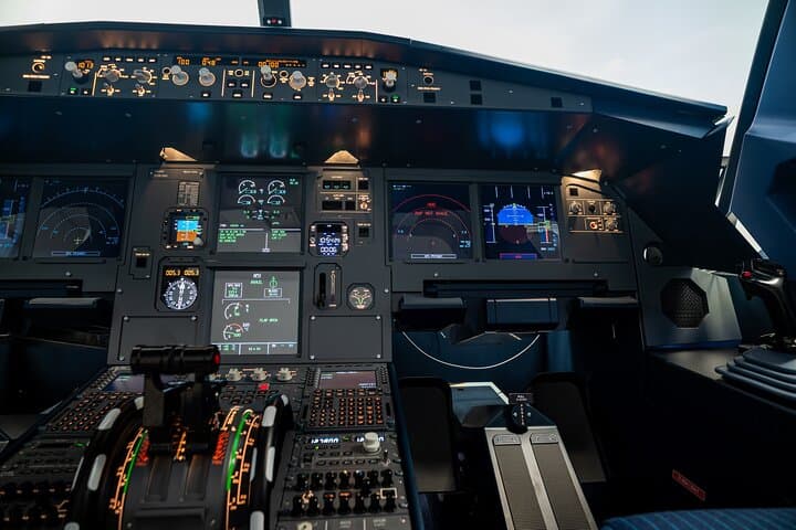Captain for a Day: Airbus A320 Flight Simulator in Bratislava photo 6