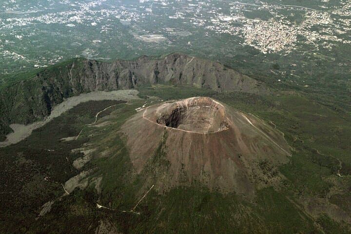 Pompeii and Vesuvius Full-Day Guided Tour with Fast-Track Admission