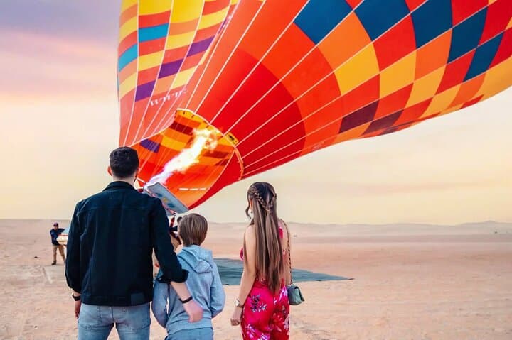 Sunrise Hot-Air Balloon Over Dubai’s Golden Dunes: Wildlife, Views & Practical Tips