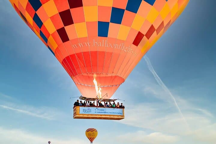 Sunrise Hot-Air Balloon Over Dubai’s Golden Dunes: Wildlife, Views & Practical Tips photo 4