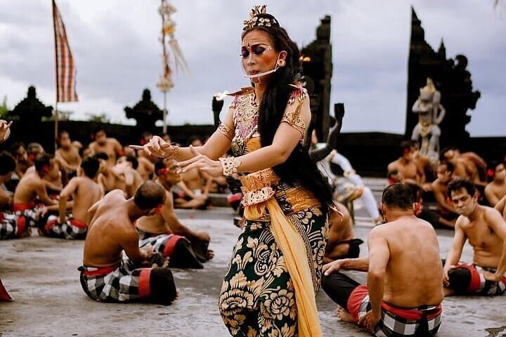 Uluwatu Sunset & Kecak Fire Dance: Private Half-Day Cultural Cliff Experience photo 5