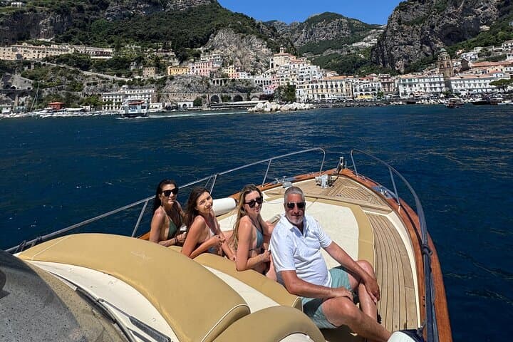 Small-Group Boat Experience Along the Amalfi Coast: Sorrento to Positano, Nerano & Li Galli photo 3