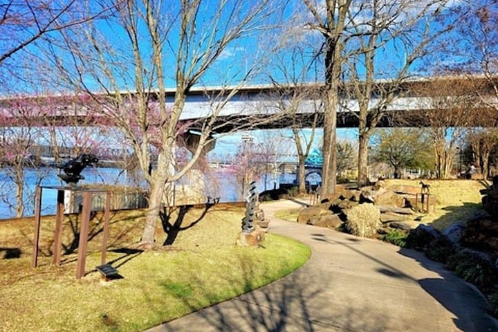 Self-Guided Civil Rights & Presidential Walking Tour — Little Rock Downtown photo 6