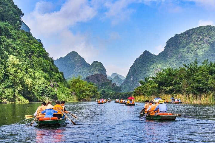 Ninh Binh Day Trip: Hoa Lu, Trang An Sampan Ride & Mua Cave Viewpoint photo 6