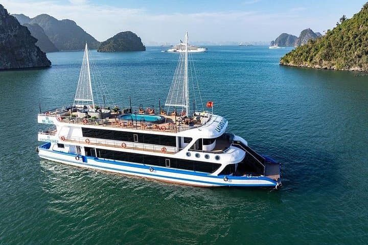 Halong Bay Day Cruise: Kayak, Cave Visit, Titov Island & Onboard Jacuzzi photo 5