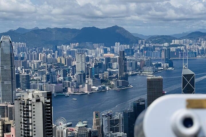 Morning Deluxe Hong Kong Island Tour: Peak Tram, Aberdeen Sampans & Stanley Market photo 5