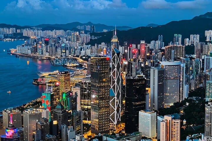 Morning Deluxe Hong Kong Island Tour: Peak Tram, Aberdeen Sampans & Stanley Market photo 3