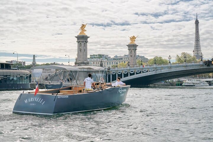 Private 1‑Hour Champagne Seine Cruise: Eiffel Tower & Notre‑Dame Views photo 4
