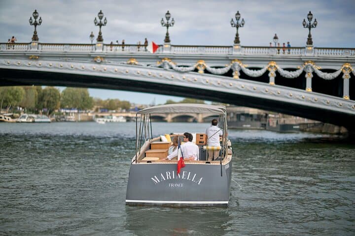 Private 1‑Hour Champagne Seine Cruise: Eiffel Tower & Notre‑Dame Views photo 5