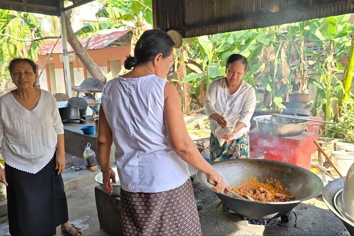 Immersive Siem Reap Village Walk with HUOT Dara photo 5
