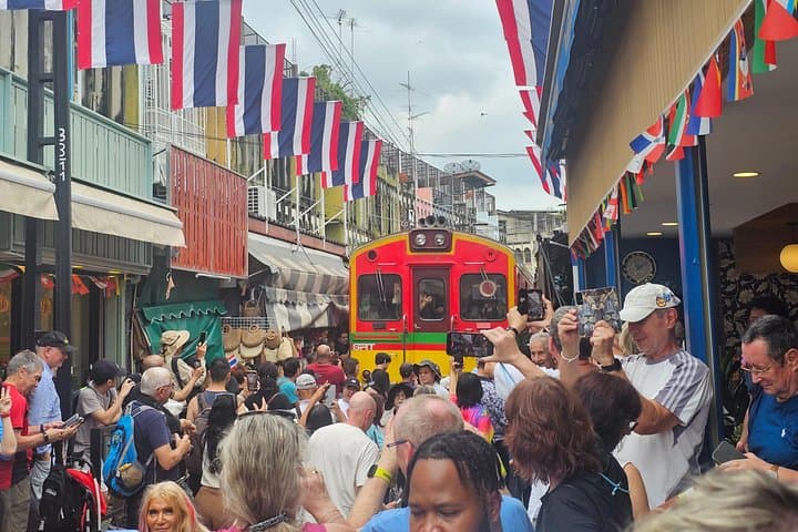 Bangkok Private Tour: Maeklong Railway & Damnoen Saduak Floating Market photo 3