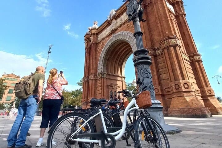 Barcelona Bike Tour from Sagrada Família to the Sea — 3-Hour Guided Ride photo 2