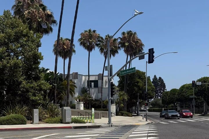 Beverly Hills Sweet Streets: Self-Guided Chocolate Tour Guide photo 3