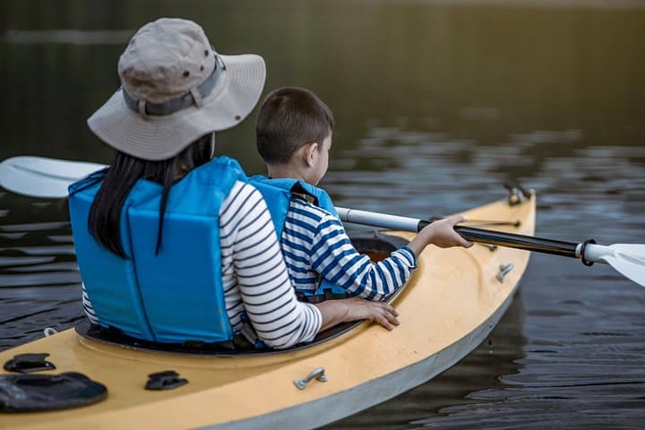 Guided Kayak Through Al Reem Mangroves: 2-Hour Eco Tour in Abu Dhabi photo 2
