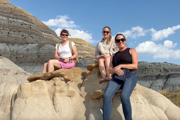 Ultimate Drumheller Experience: Dinosaurs, Badlands Canyons & Ghost Towns