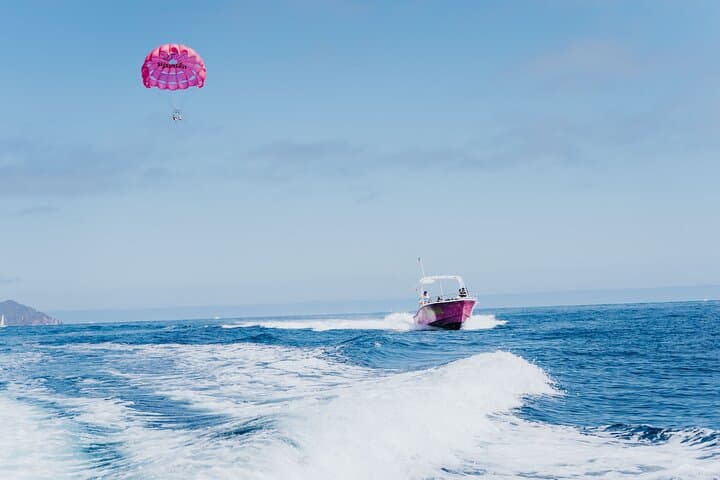 800-Foot Parasailing Over Avalon Bay — Catalina Island Flight photo 3