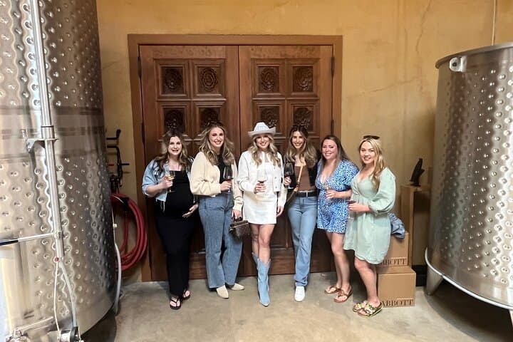 Corks and Couture: Willamette Valley Wine and Boutique Day Tour