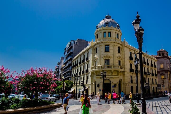 Granada Scavenger Hunt: Self-Guided Highlights Walking Tour photo 4