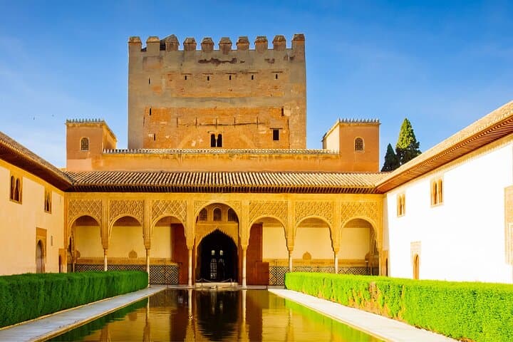 Granada Scavenger Hunt: Self-Guided Highlights Walking Tour photo 5