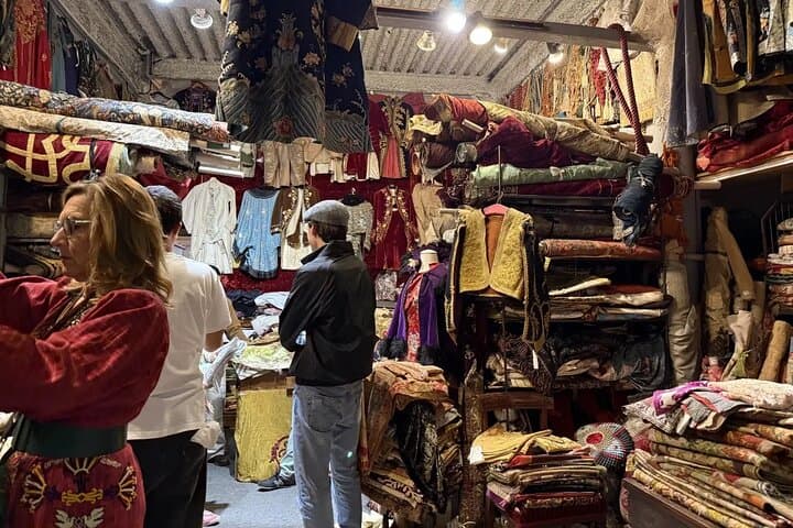 Explore Paris’ Marché aux Puces de Saint-Ouen: Private Guided Flea Market Walking Tour photo 4