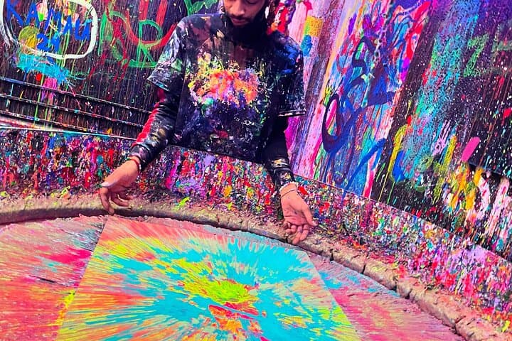 Private Spin Art Experience Los Angeles: Team-Building Spin-Art Canvas Workshop photo 3