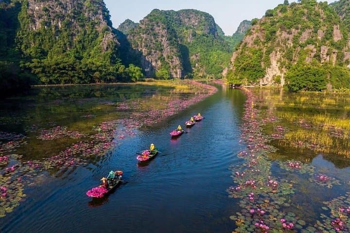 Tam Coc & Bich Dong Half-Day: Sampan Boat through Caves and Bich Dong Pagoda photo 1