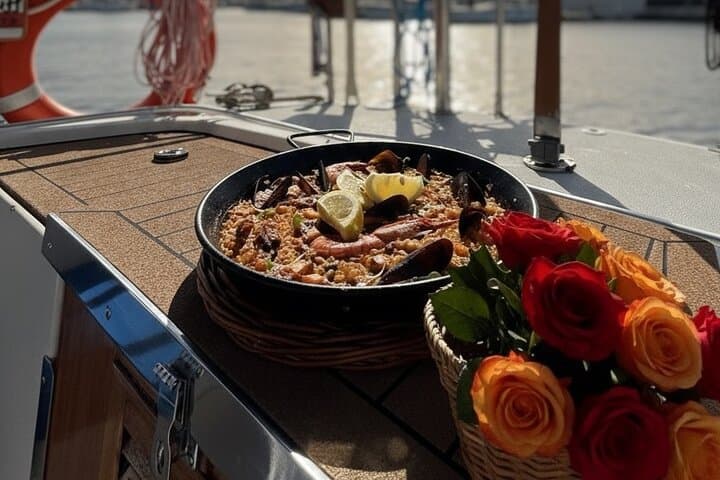 Private Sunset Dinner in Barcelona Port: Romantic Boat Experience