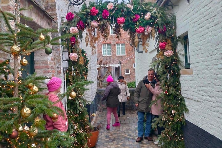 Bruges Magical Winter Bike Tour: Lights, Chocolate & Mulled Wine photo 6